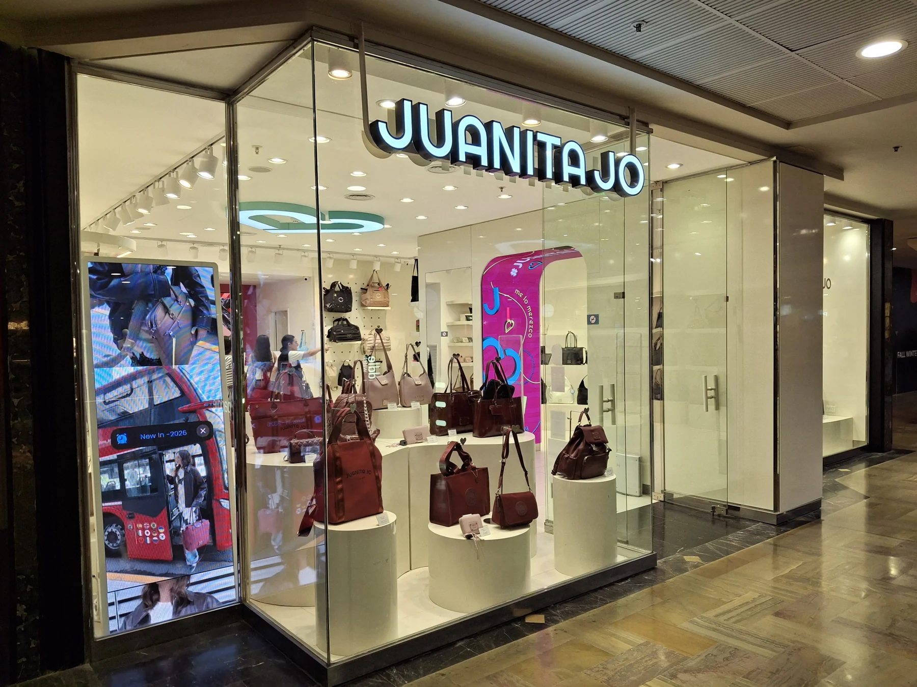Fachada de Juanita Jo en Unicenter, proyecto de 2025